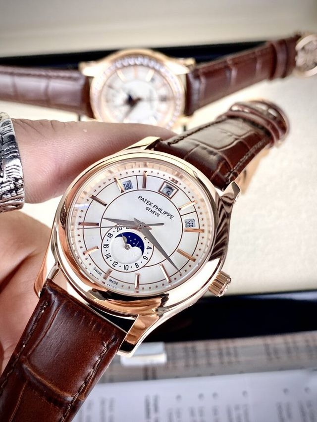 dong-ho-patek-philippe-5205r-nam-mat-trang-1722846802.jpg