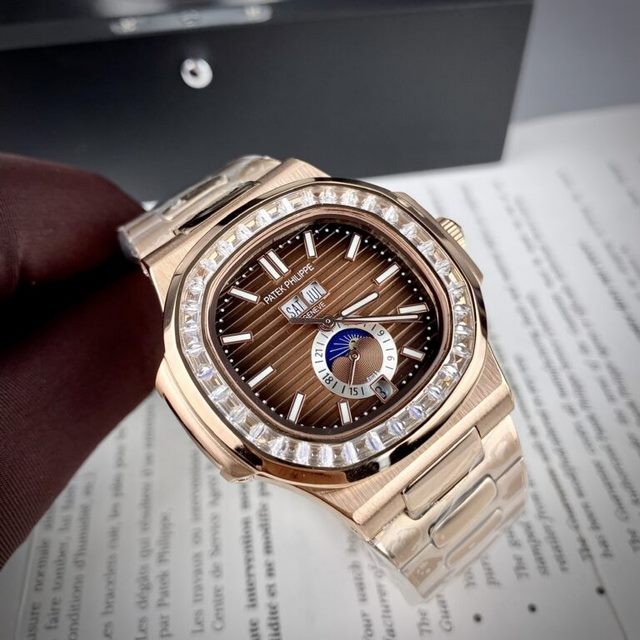 dong-ho-patek-philippe-nautilus-5726-gia-2-85-trieu-dong-1722846802.jpg