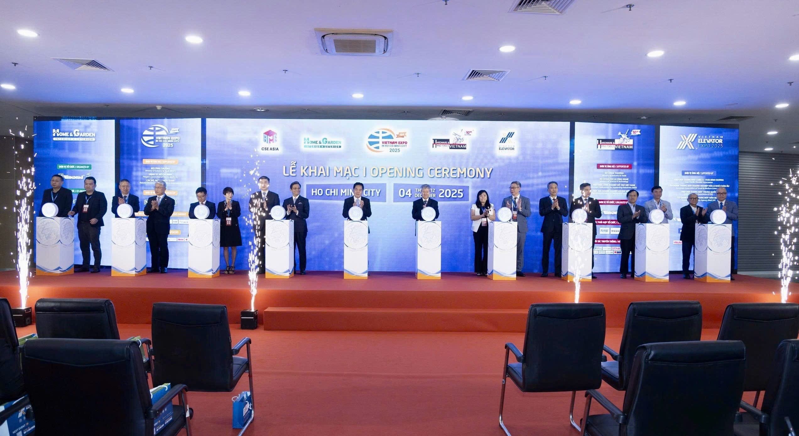 ngay-4122025-dien-ra-le-khai-mac-hoi-cho-thuong-mai-quoc-te-viet-nam-lan-thu-23-1765267605.jpeg