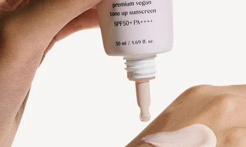 Thực hư kem chống nắng thuần chay Dinsee khiến dân Hàn phát cuồng: Không chỉ là màng lọc, mà là cả một bầu trời công nghệ!