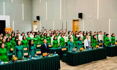 GIỮ VỮNG “PHÒNG TUYẾN TỪ XA” TRONG PHÒNG, CHỐNG THAM NHŨNG, LÃNG PHÍ, TIÊU CỰC TẠI ĐẢNG BỘ VIETCOMBANK SỞ GIAO DỊCH