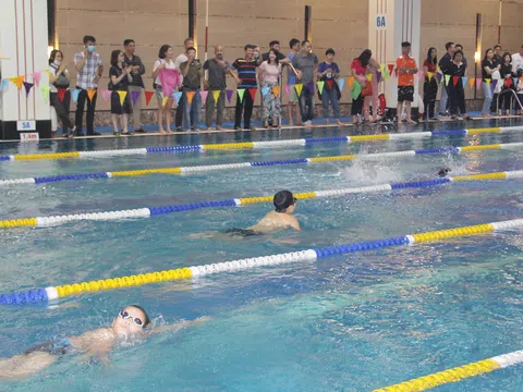 Hơn 200 học sinh tiểu học tranh tài giải bơi Hapu Swimming