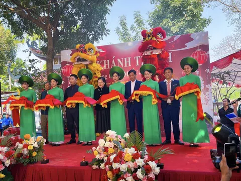 Cô đồng Đặng Thiên Hương tận tín tận tâm phát tâm công đức