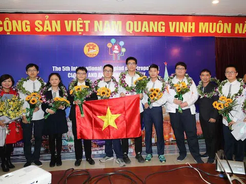 Đội tuyển học sinh Hà Nội đoạt Cúp bạc đồng đội Olympic quốc tế IOM